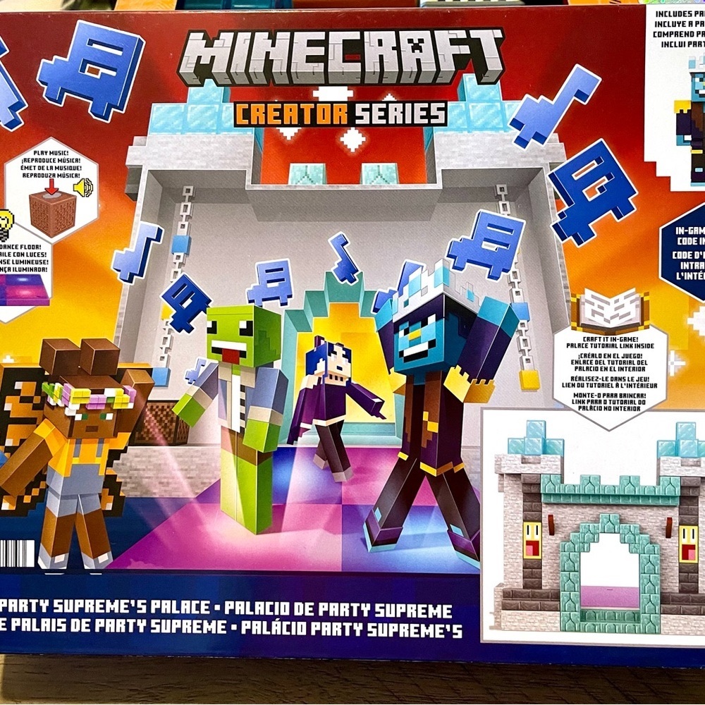 🆕 Minecraft Creator Series Party Supreme's Palace Playset